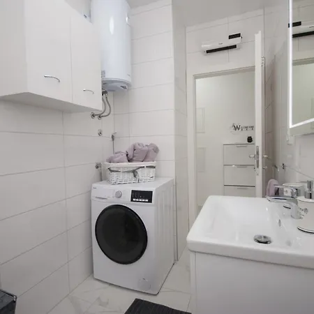 With Hot Tub - 22015 Apartment Trogir
