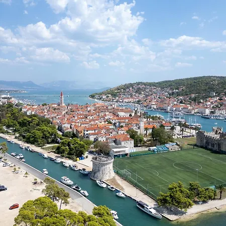 With Parking Space - 22015 Apartman Trogir