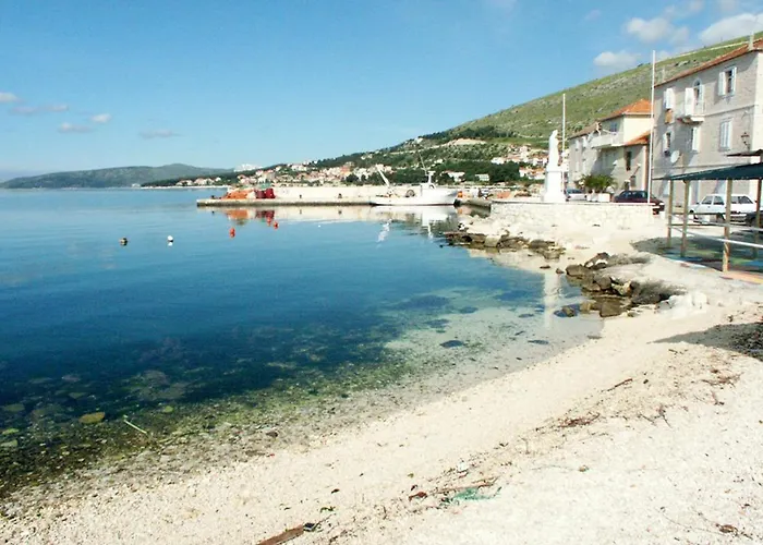 Apartman With Parking Space - 22015 *