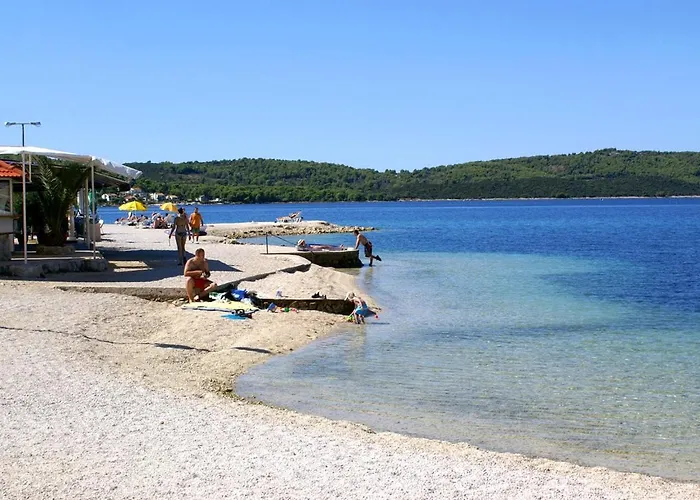 Apartman With Parking Space - 22015 Trogir