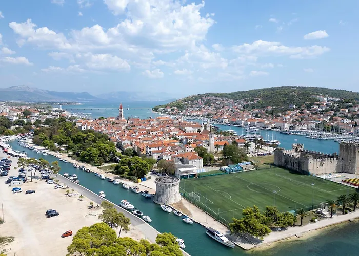With Parking Space - 22015 Apartman Trogir